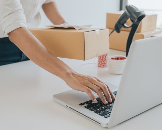 E-commerce parcel and laptop indicating integration with shipping solutions.