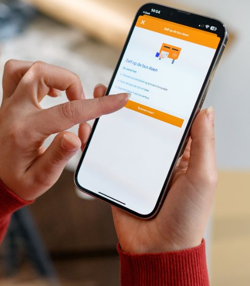 Person tracking a package on the PostNL App